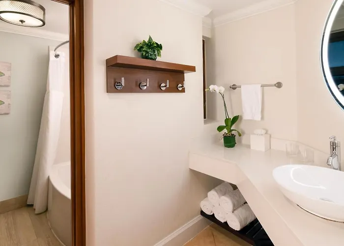 Tropical Beachfront Two-Bedroom Grand Butler Family Suite
