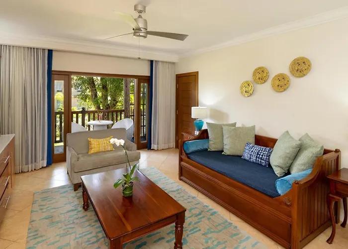 Tropical Beachfront Two-Bedroom Grand Butler Family Suite