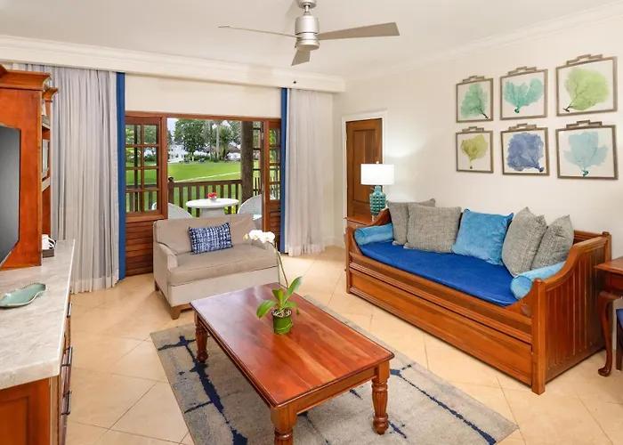 Tropical Beachfront One-Bedroom Grand Concierge Family Suite