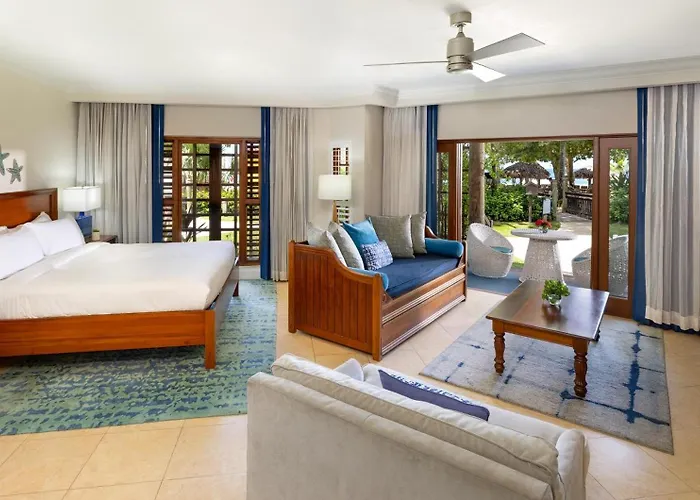 Tropical Beachfront Walkout Oversized Concierge Family Suite