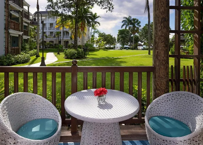 Tropical Beachfront Oversized Concierge Family Suite
